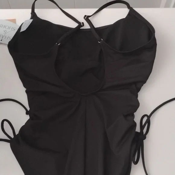 Shade & Shore Elegant Black Swimsuit 5/$20 - Picture 5 of 6